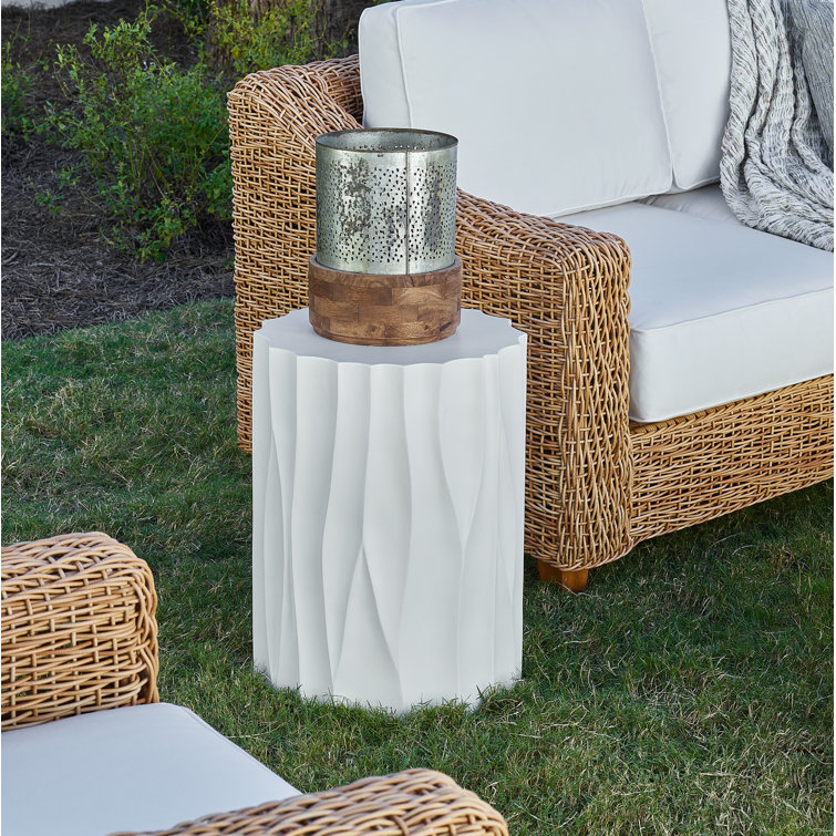 Coastal Living™ by Universal Furniture Geneva Outdoor Round Side Table ...